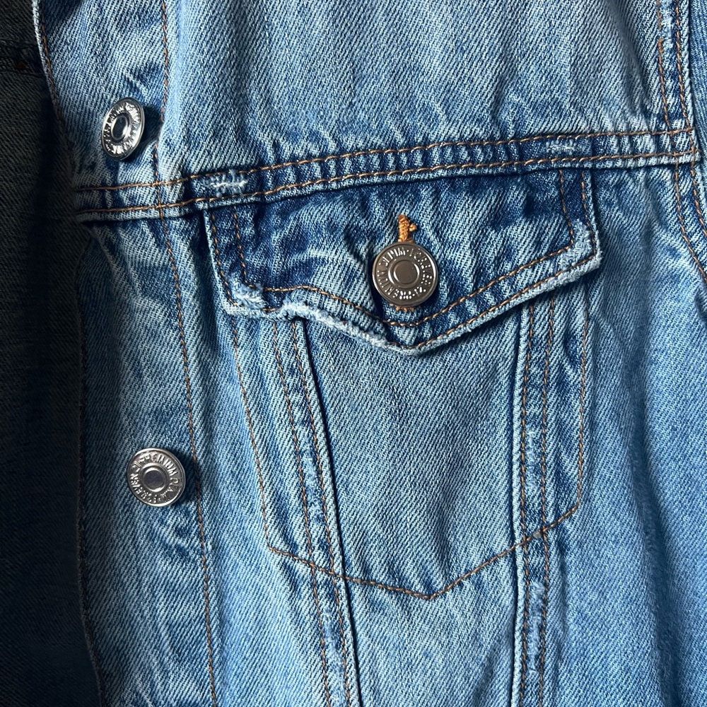 CLEARANCE Women’s Small Blue Jean Jacket - Picture 8 of 8